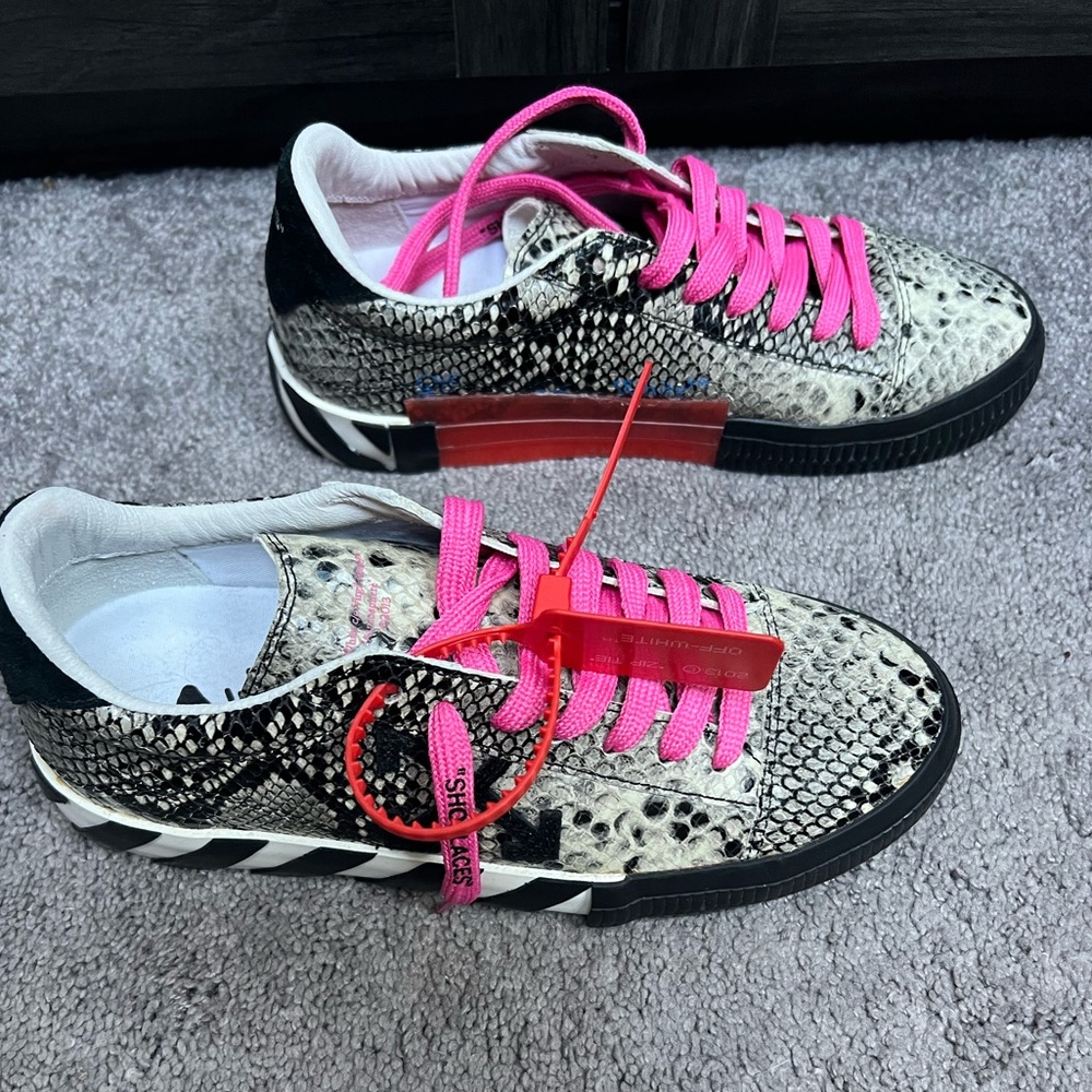 Off-White Wmns Arrow Vulcanized Low 'Snakeskin'